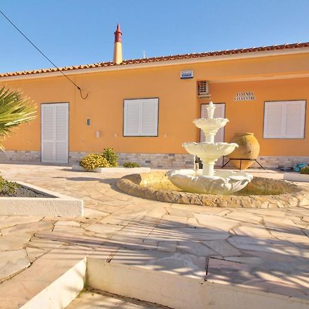 Amadeus Villa Монкарапашо Екстериор снимка