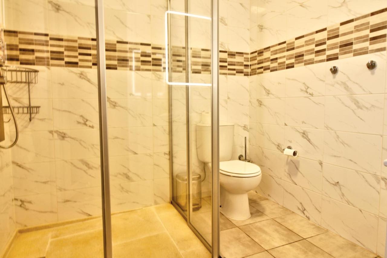 Amadeus Villa Монкарапашо Екстериор снимка