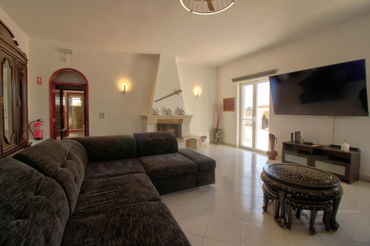 Amadeus Villa Монкарапашо Екстериор снимка