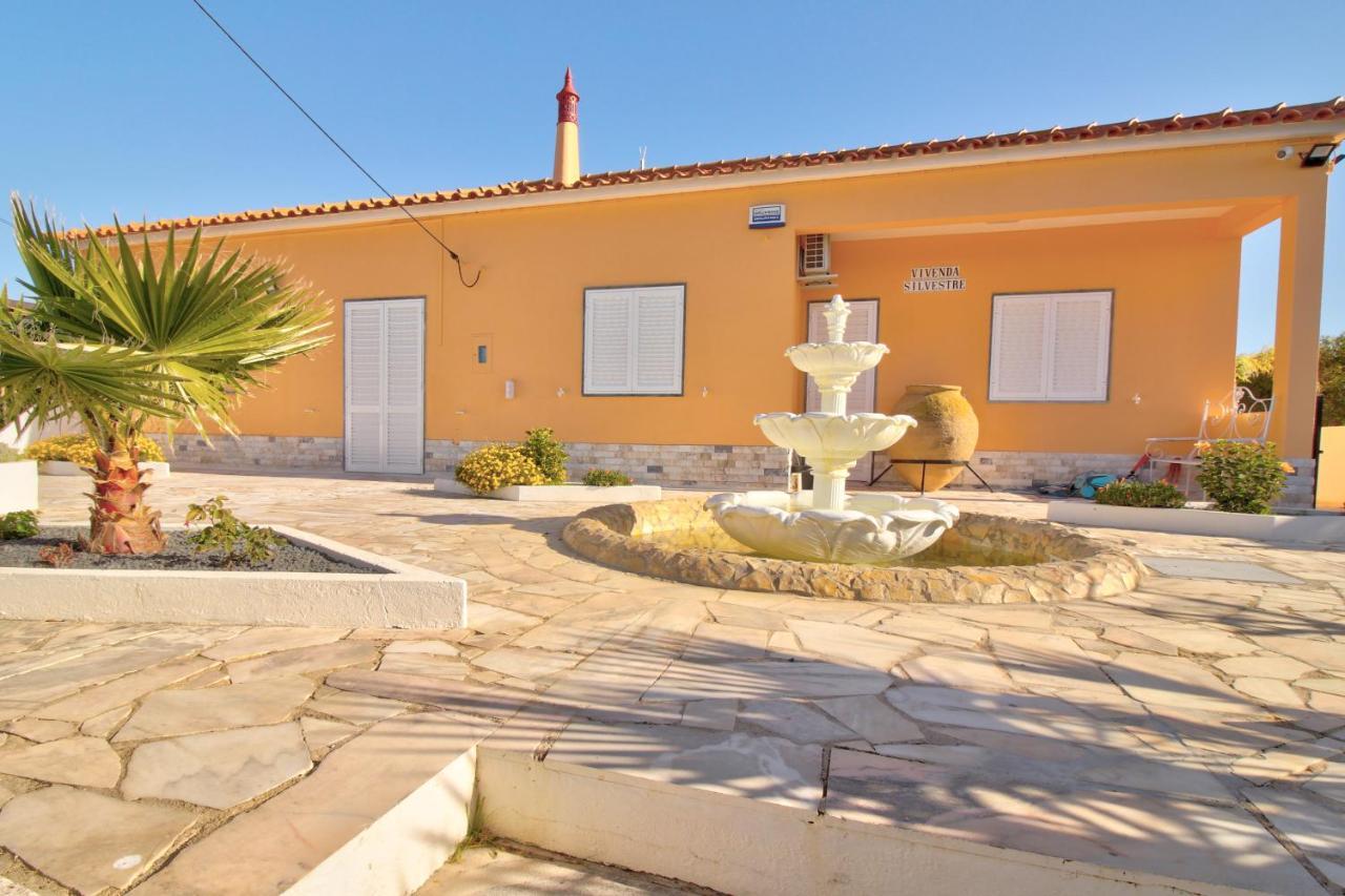 Amadeus Villa Монкарапашо Екстериор снимка