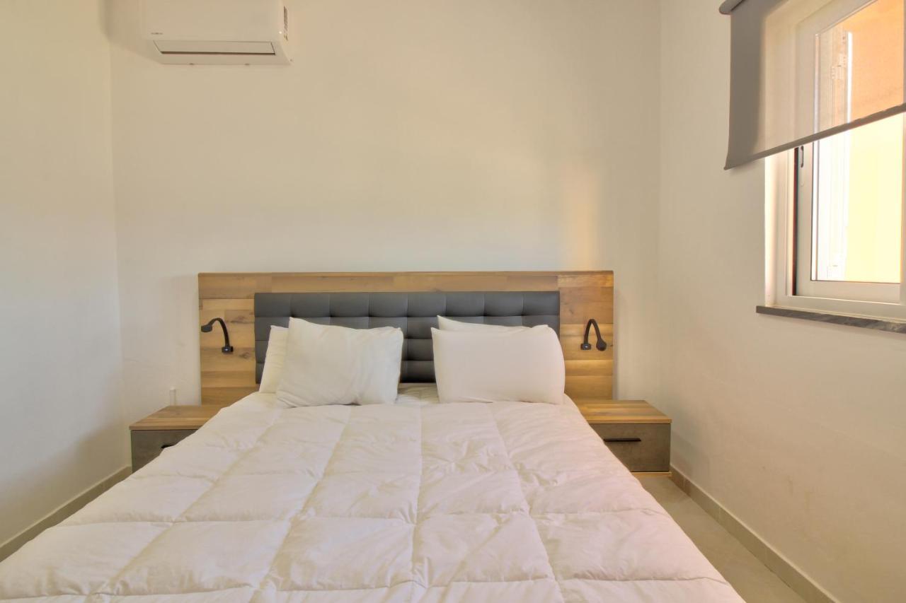 Amadeus Villa Монкарапашо Екстериор снимка