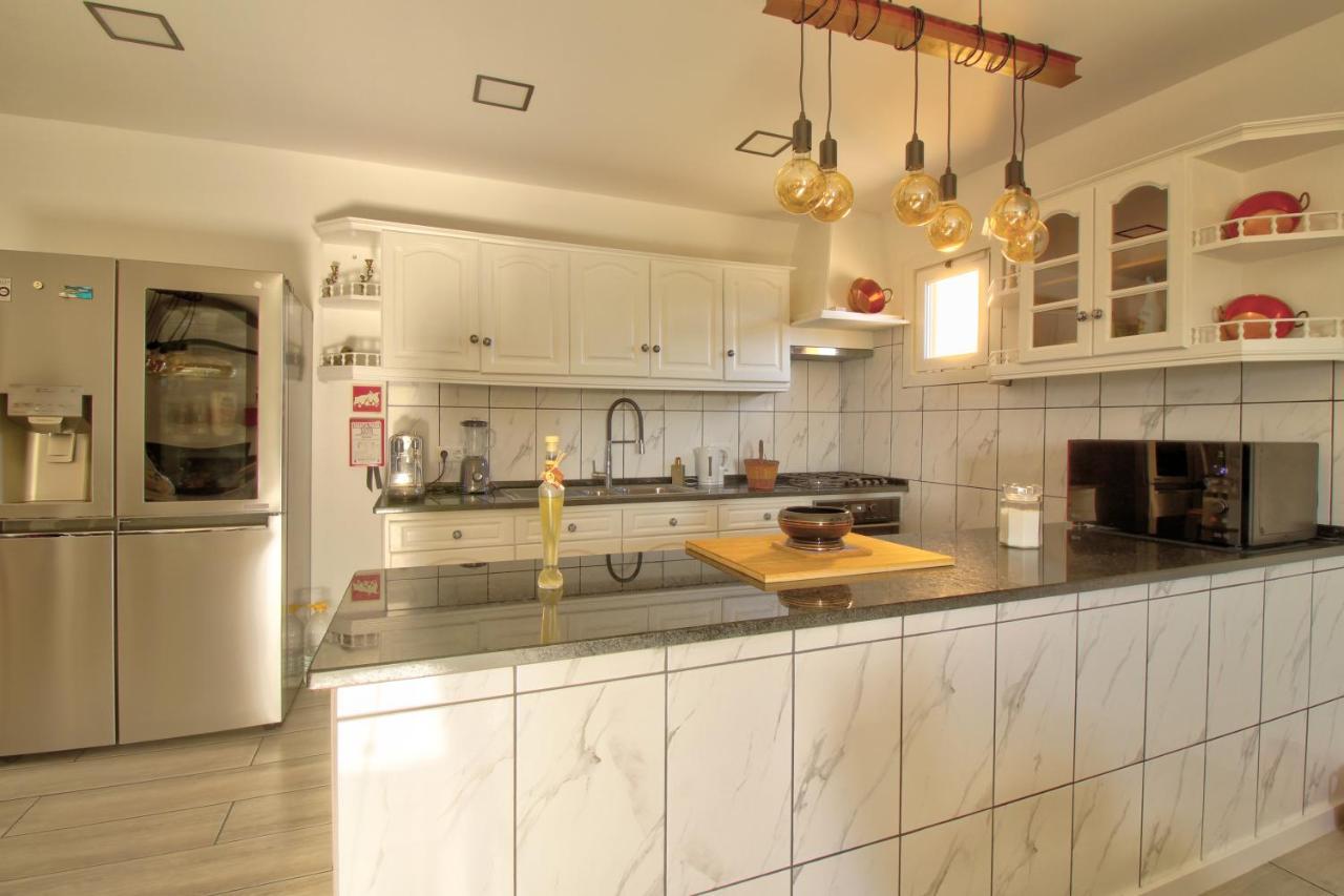 Amadeus Villa Монкарапашо Екстериор снимка