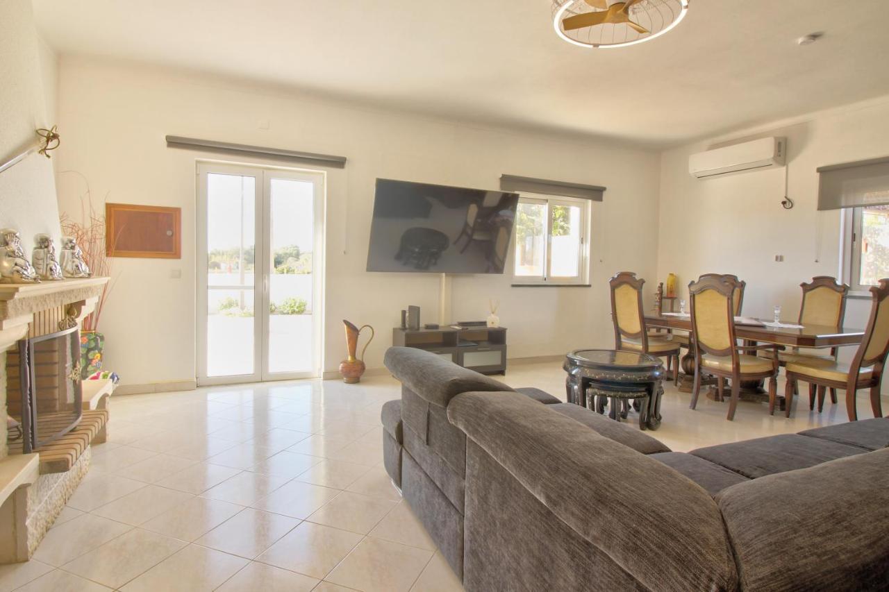 Amadeus Villa Монкарапашо Екстериор снимка