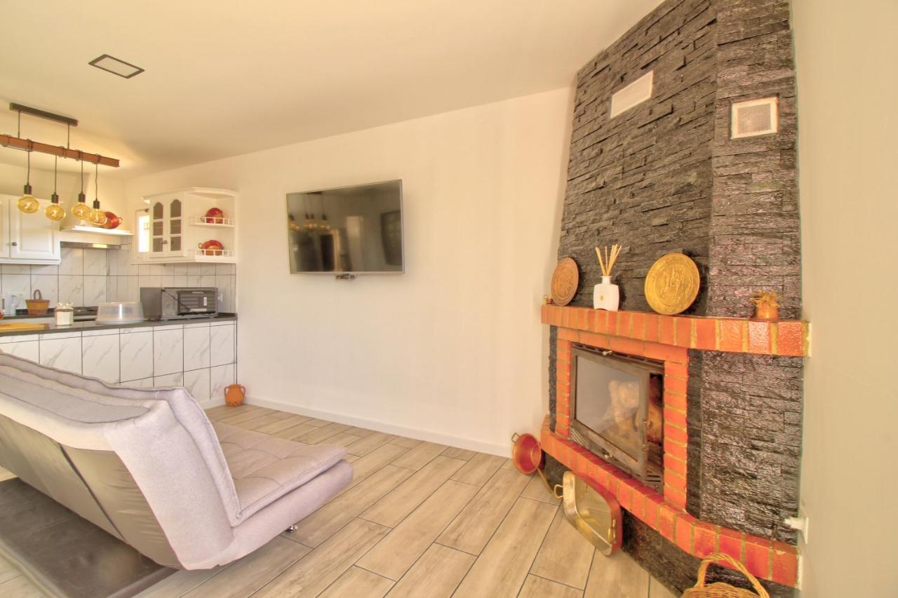 Amadeus Villa Монкарапашо Екстериор снимка