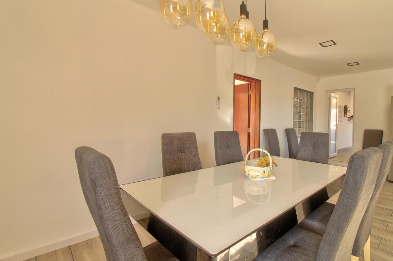 Amadeus Villa Монкарапашо Екстериор снимка